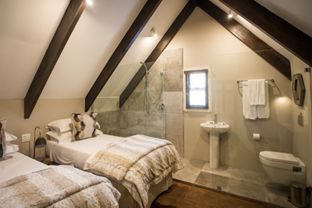 two single beds en suite bathroom luxury 2 bedroom villa 4